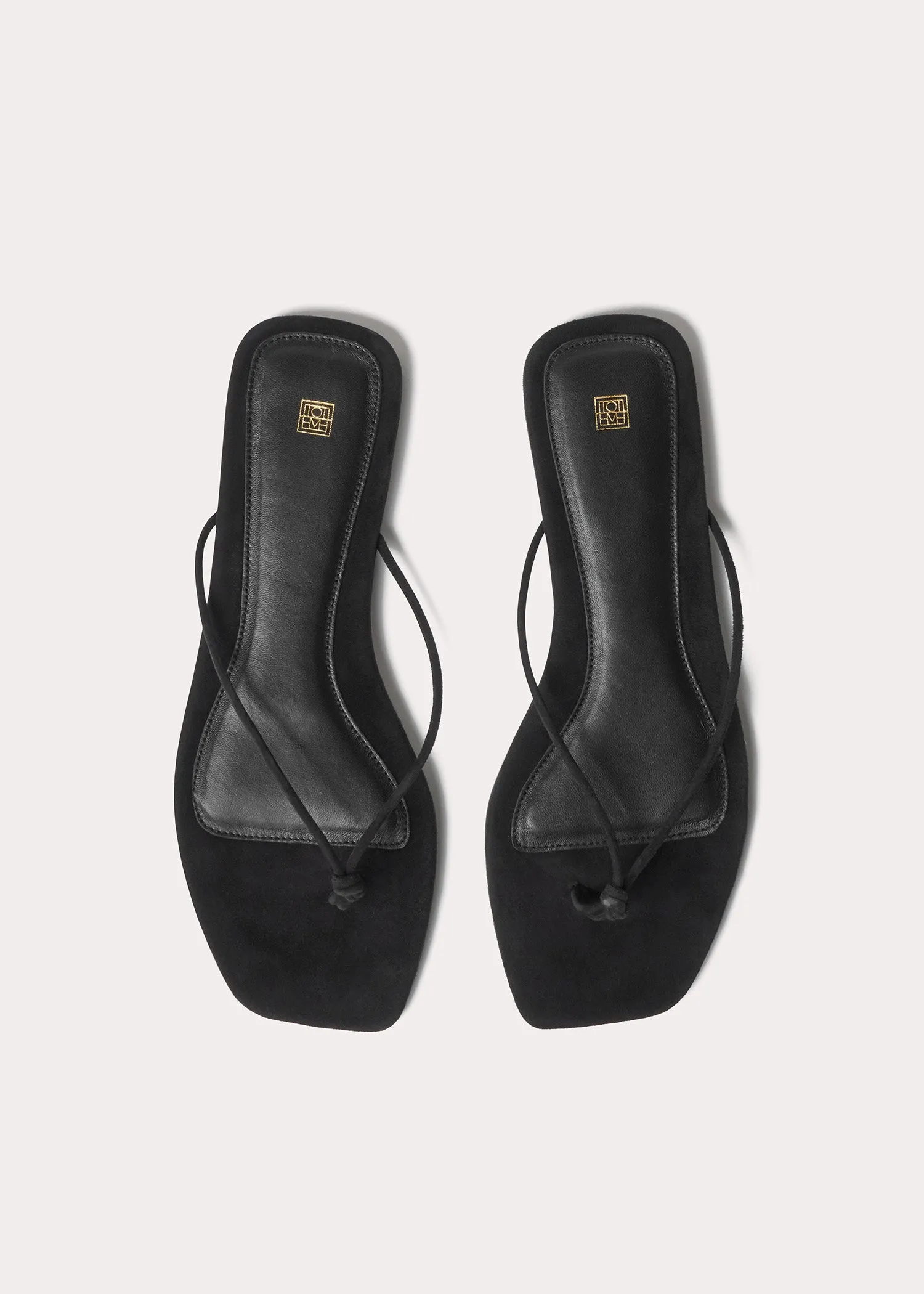 Knotted leather flip flops black