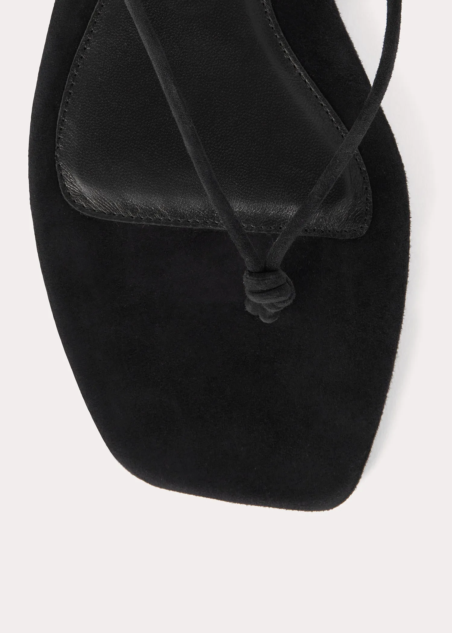 Knotted leather flip flops black