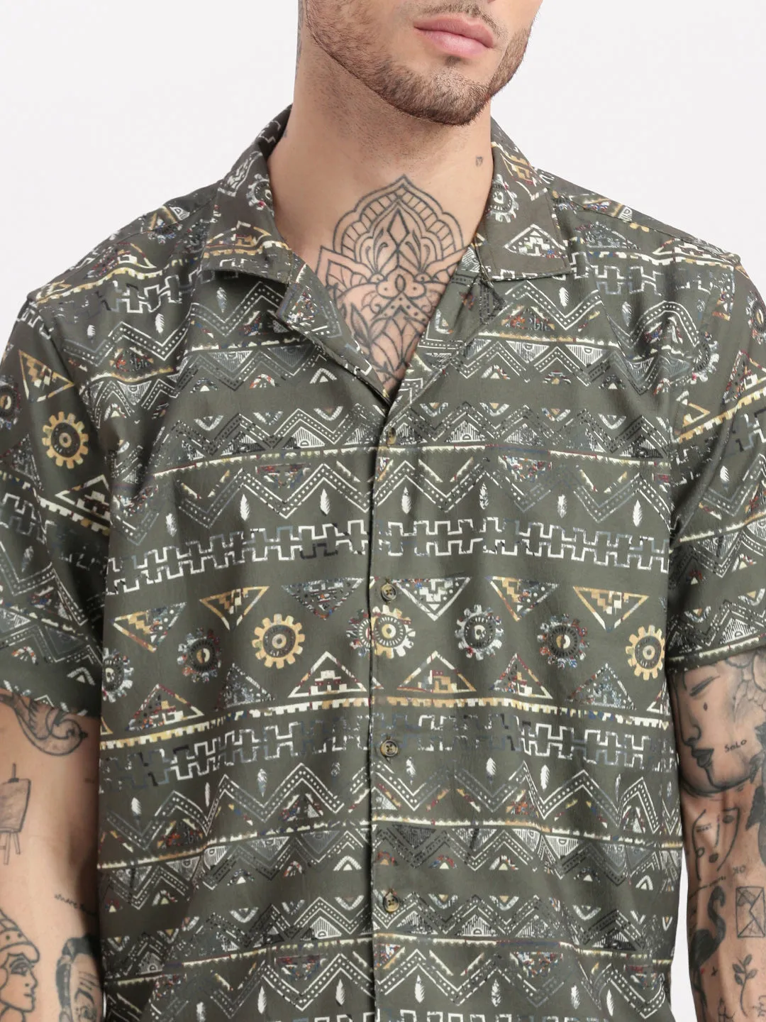 Men Geometric Print Cuban Collar Olive Co-Ords Set