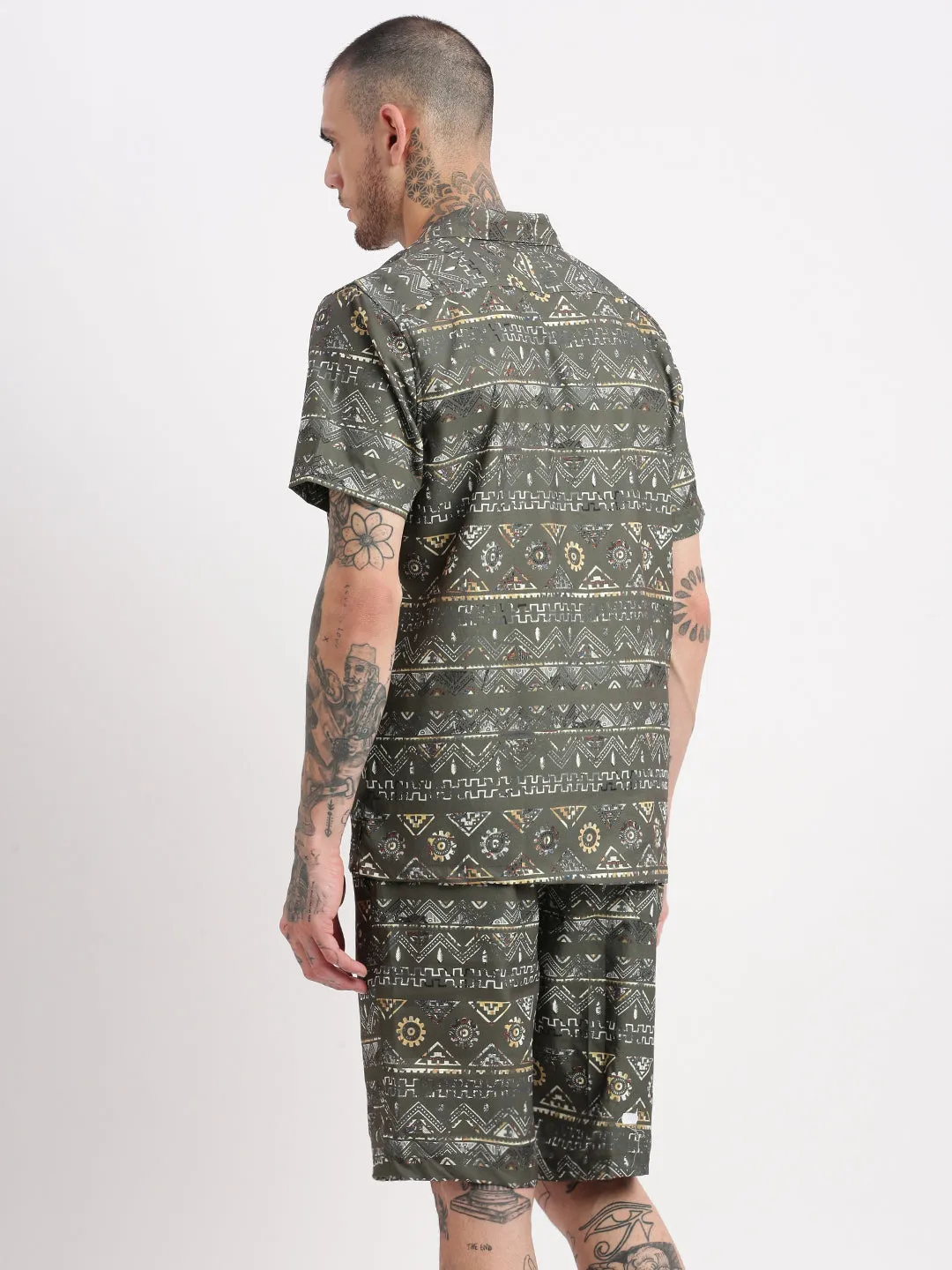 Men Geometric Print Cuban Collar Olive Co-Ords Set