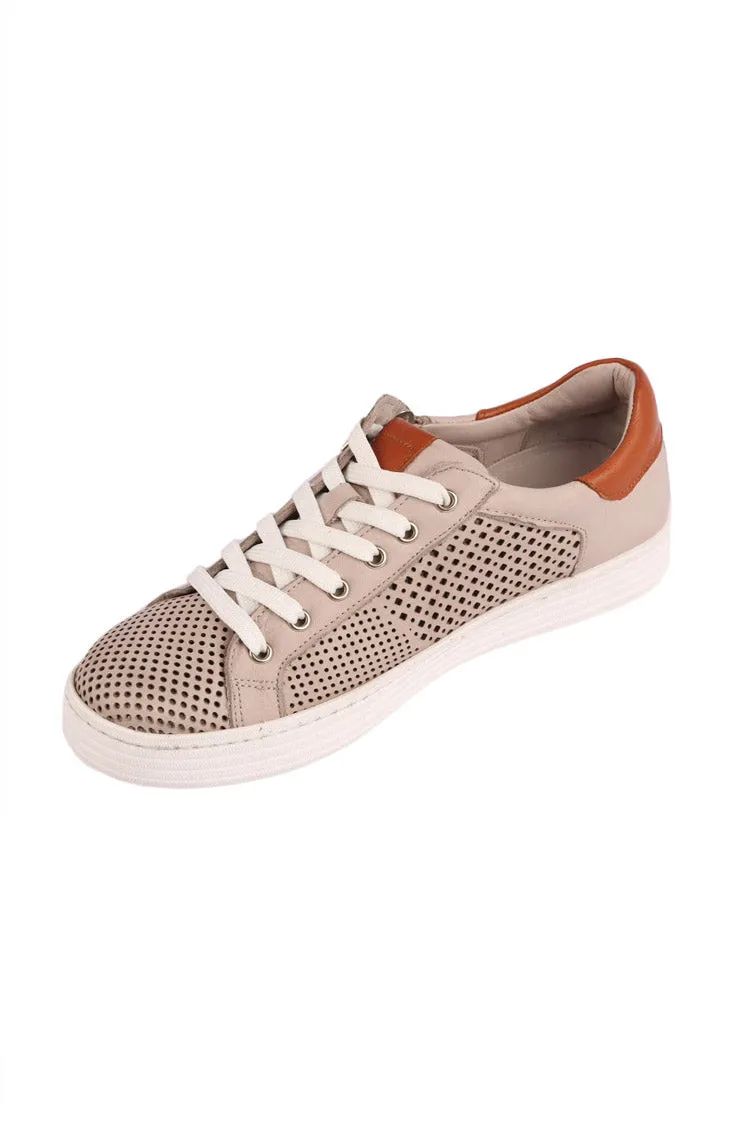 Universal Sneaker in Taupe